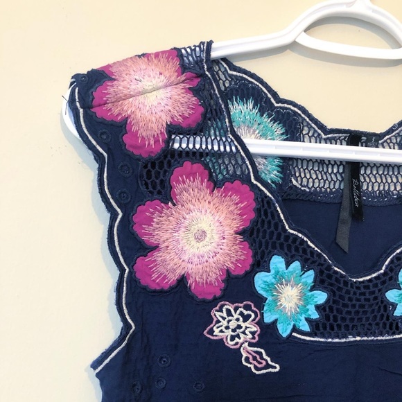 Pretty Summer Sleeveless Top - Picture 2 of 3